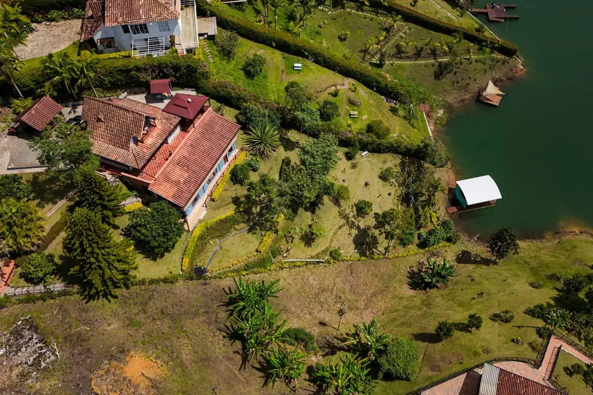 How to Choose the Perfect Villa in Guatapé, Antioquia: 2025 Guide - Imagen 1
