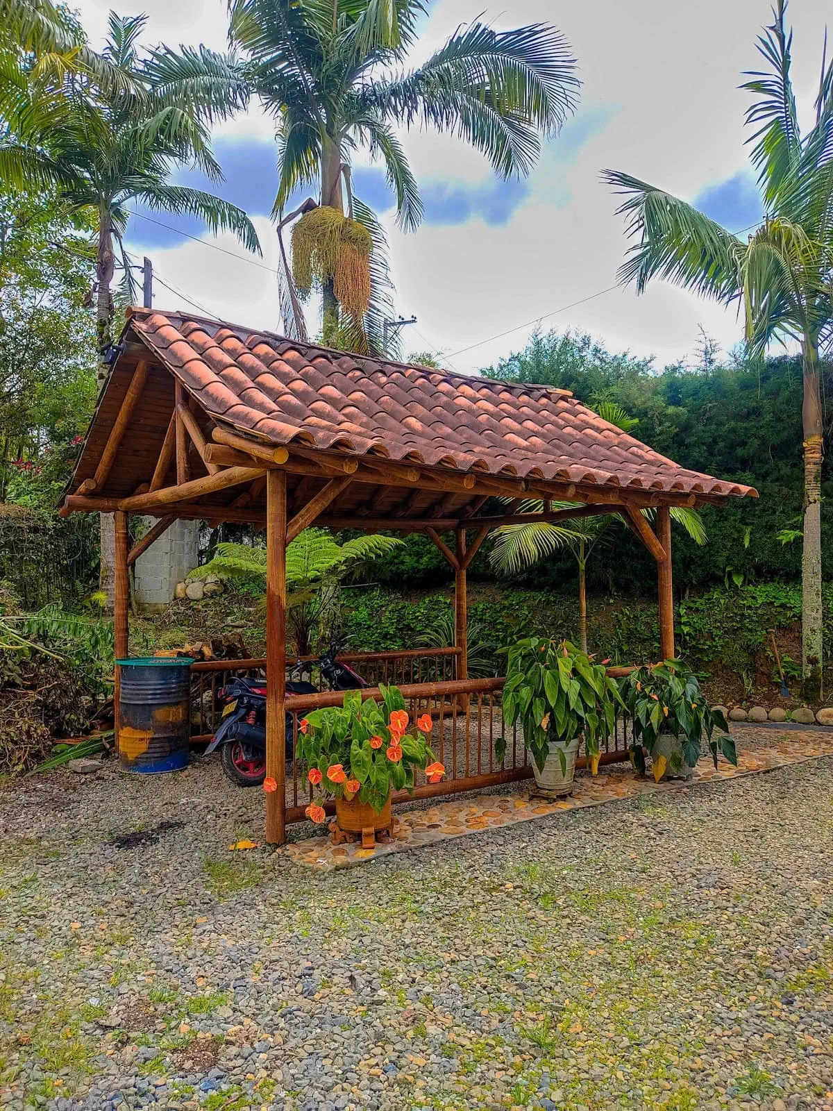 Vista panorámica desde Finca Conejo Blanco hacia la Piedra del Peñol
